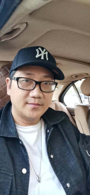 拥抱幸福的第一张照片--安溪征婚网